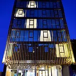 All Inn Hotel