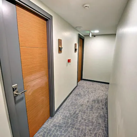 All Inn Hotel מלון