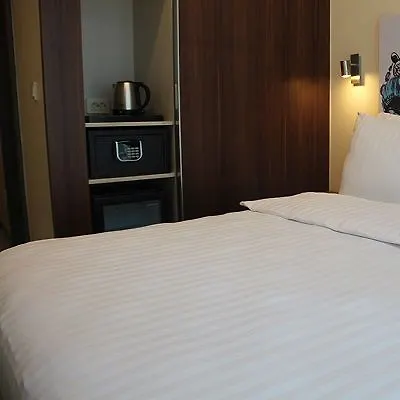 All Inn Hotel מלון 3*