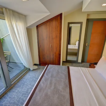 All Inn Hotel מלון